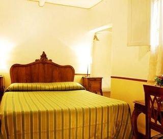 Spanish Steps Monet Hotel Roma